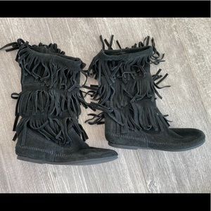 Black Minnetonka Moccasin Boots Size 9